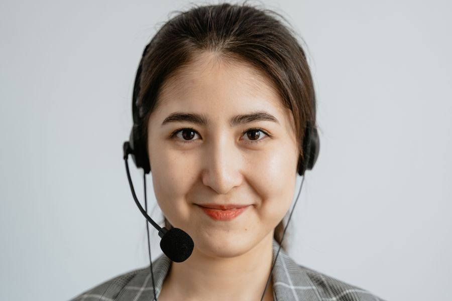 Asesora de Implus Accounting Colombia S.A.S. disponible para atenderlo